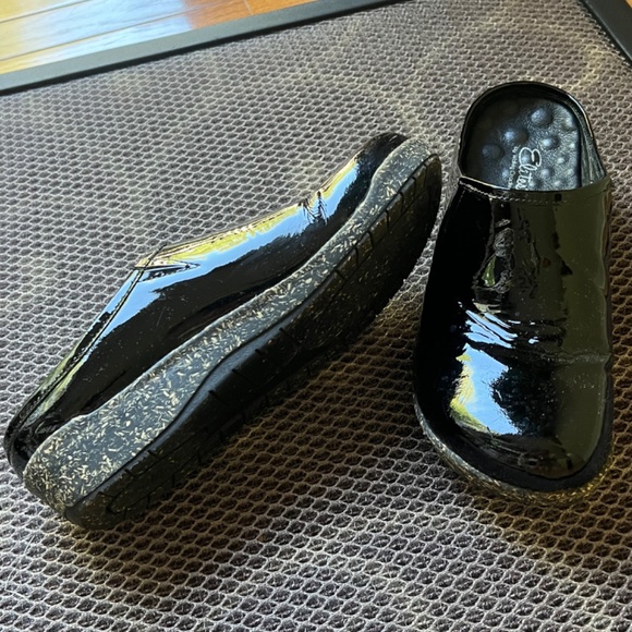 Walking Cradles Black patent slip on shoes - Picture 5 of 6